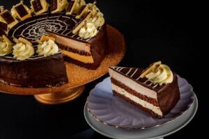 Biberon Cakes Torta Kinder Bueno